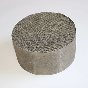 How Does the Compatibility of Structured Packing with Liquids Work?